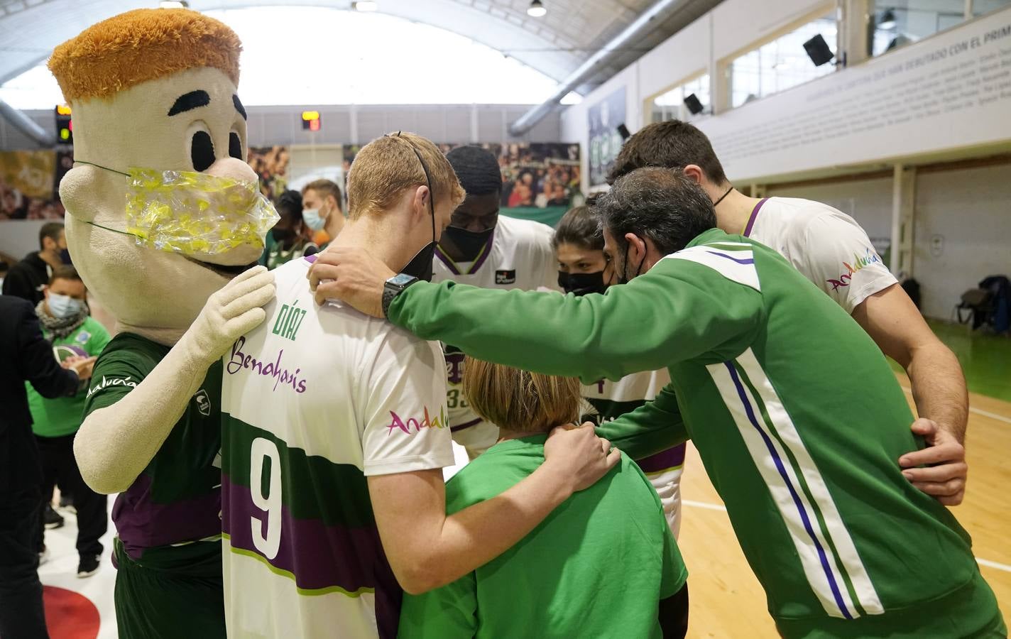 Fotos: La especial jornada del Unicaja con Málaga Down