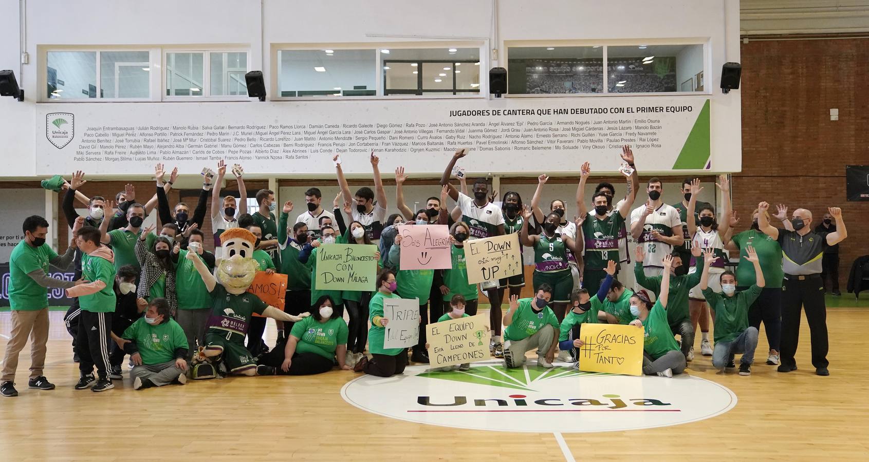 Fotos: La especial jornada del Unicaja con Málaga Down