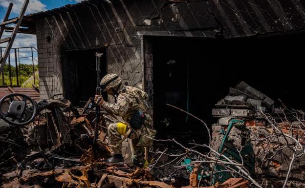 Un soldado de la unidad de fuerzas especiales ucranianas en Járkov.