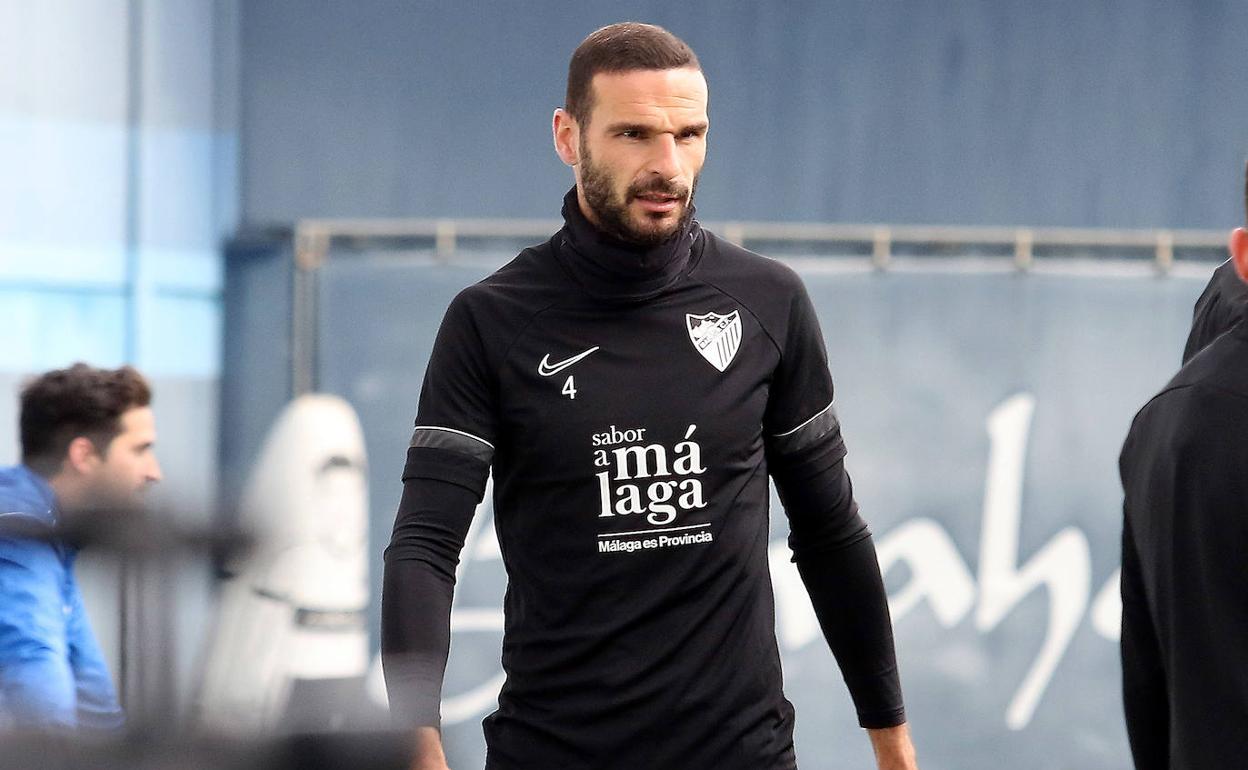 Lombán, en el entrenamiento de ayer en las instalaciones de La Rosaleda. 