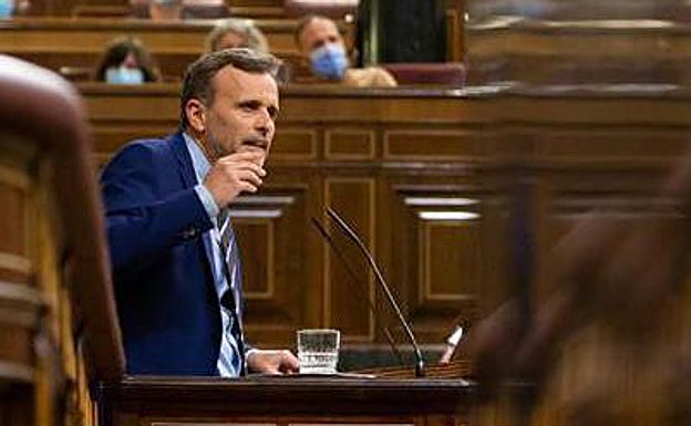 Ignacio López durante la defensa de la PNL.