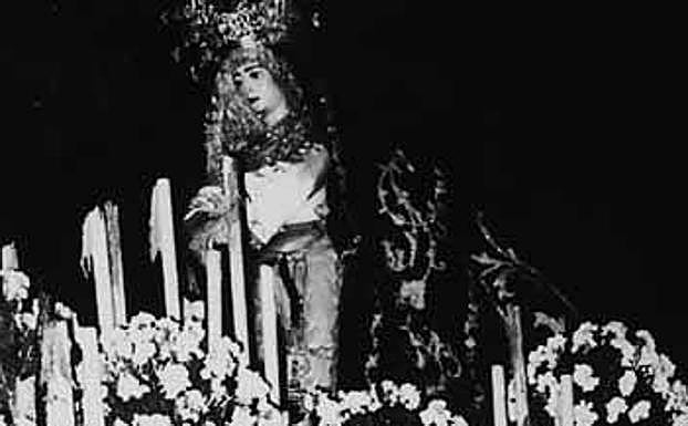 Años setenta Trono de la Virgen de la Caridad. 