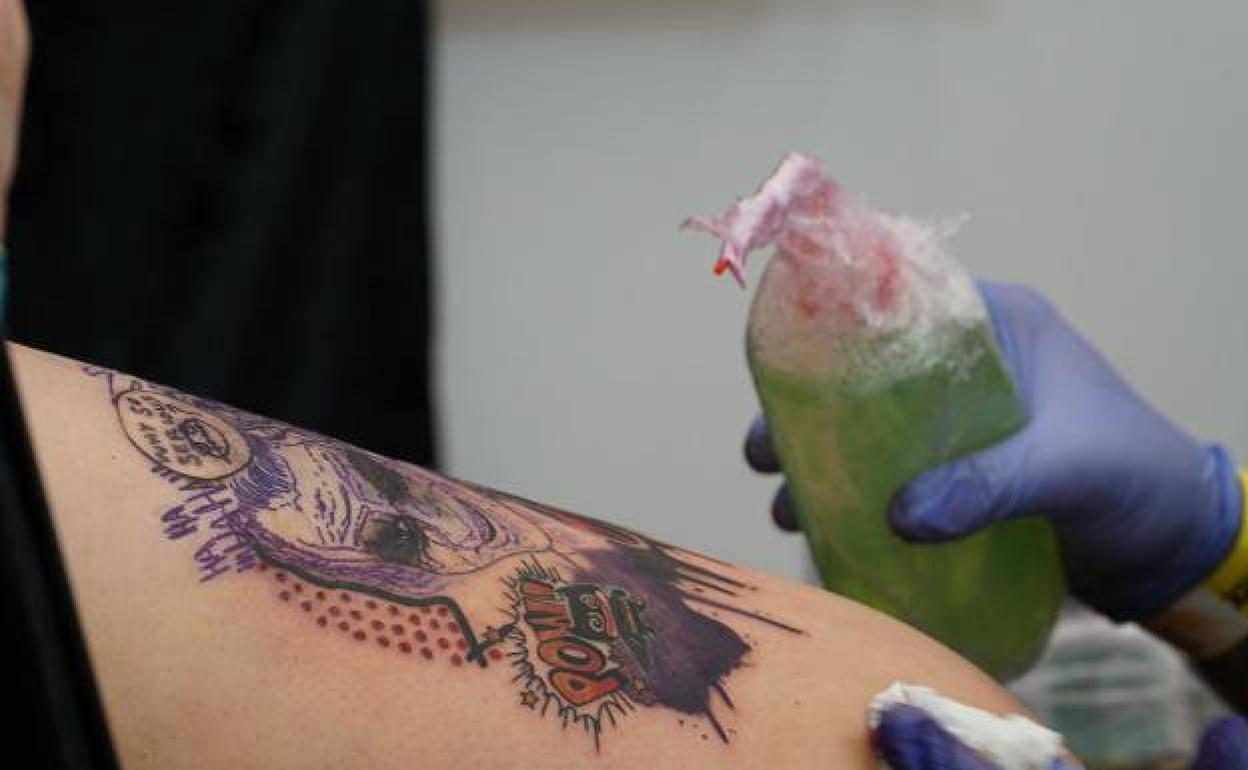 Tatuadores nacionales e internacionales se reúnen este fin de semana en la VII edición de 'ExpoTattoo' de Estepona