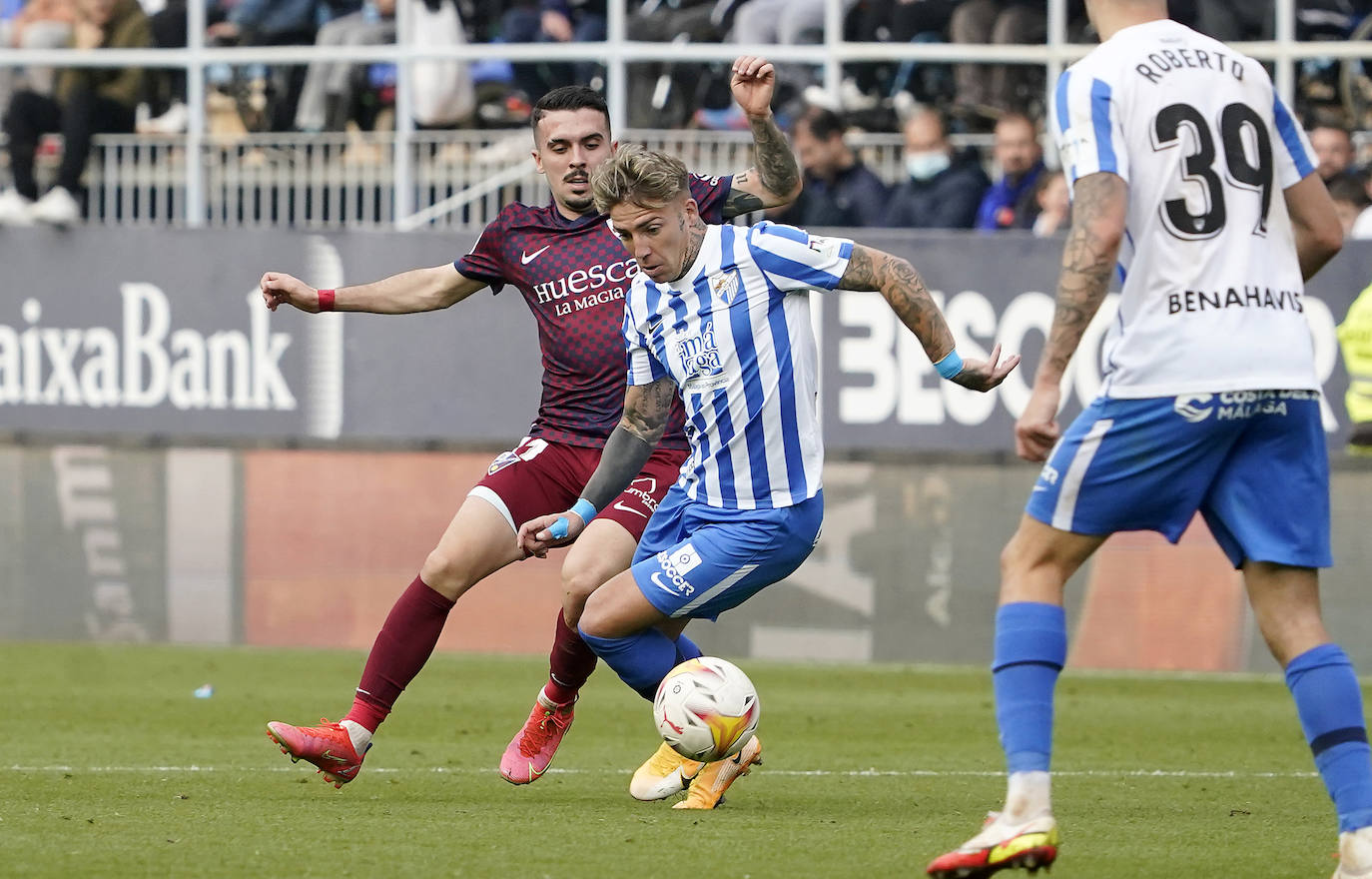 Derrota del Málaga en casa ante el Huesca (0-2). 