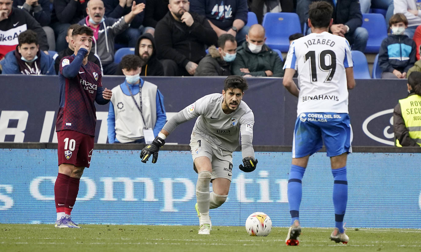 Derrota del Málaga en casa ante el Huesca (0-2). 