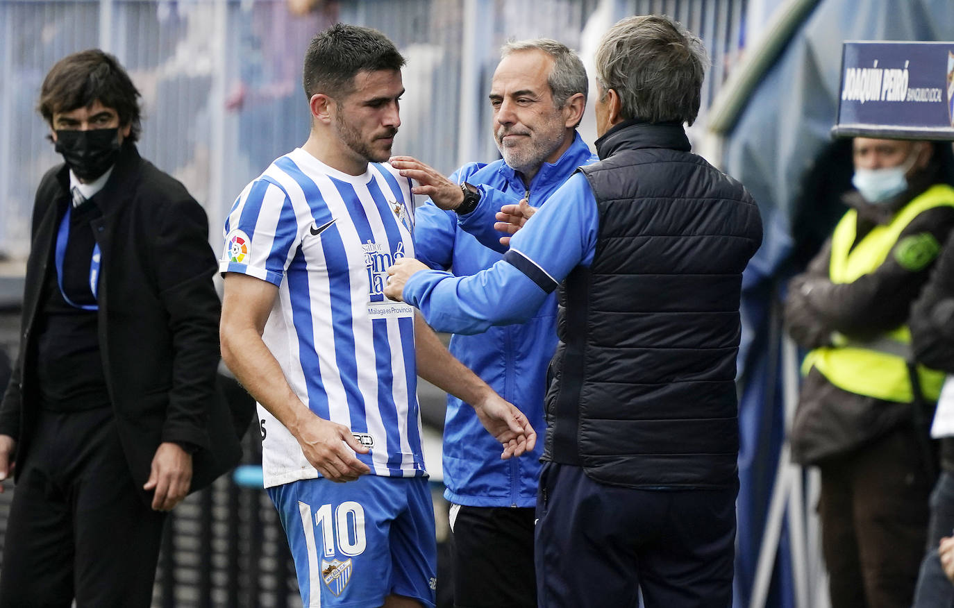 Derrota del Málaga en casa ante el Huesca (0-2). 