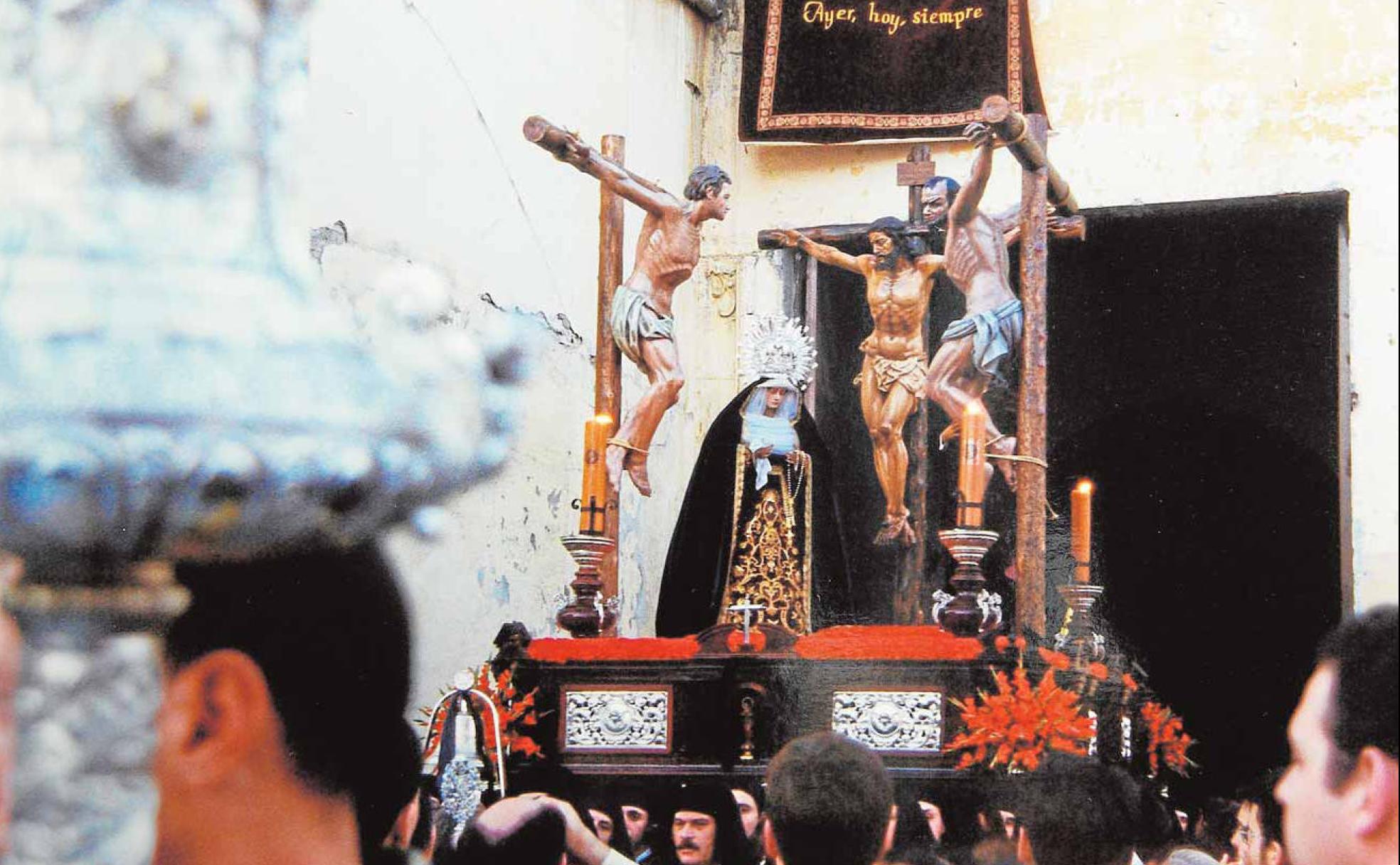 Primera salida del grupo escultórico del Cristo del Perdón con motivo del Vía Crucis Jubilar en el año 2000.