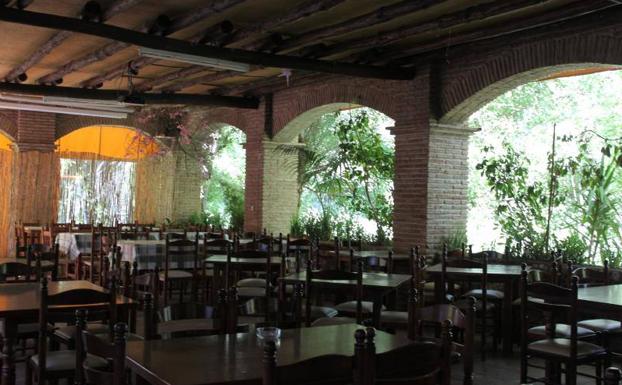 Terraza y salón de la Venta San Juan.