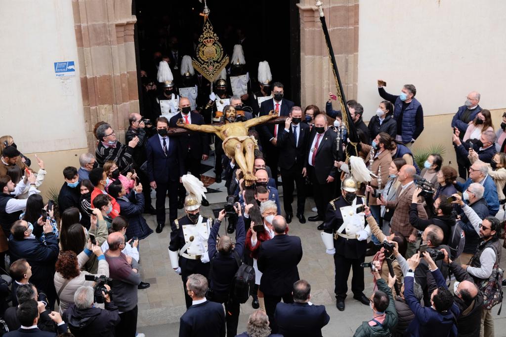 Sangre ha abierto el domingo una jornada en la que nueve cofradías trasladarán a sus imágenes