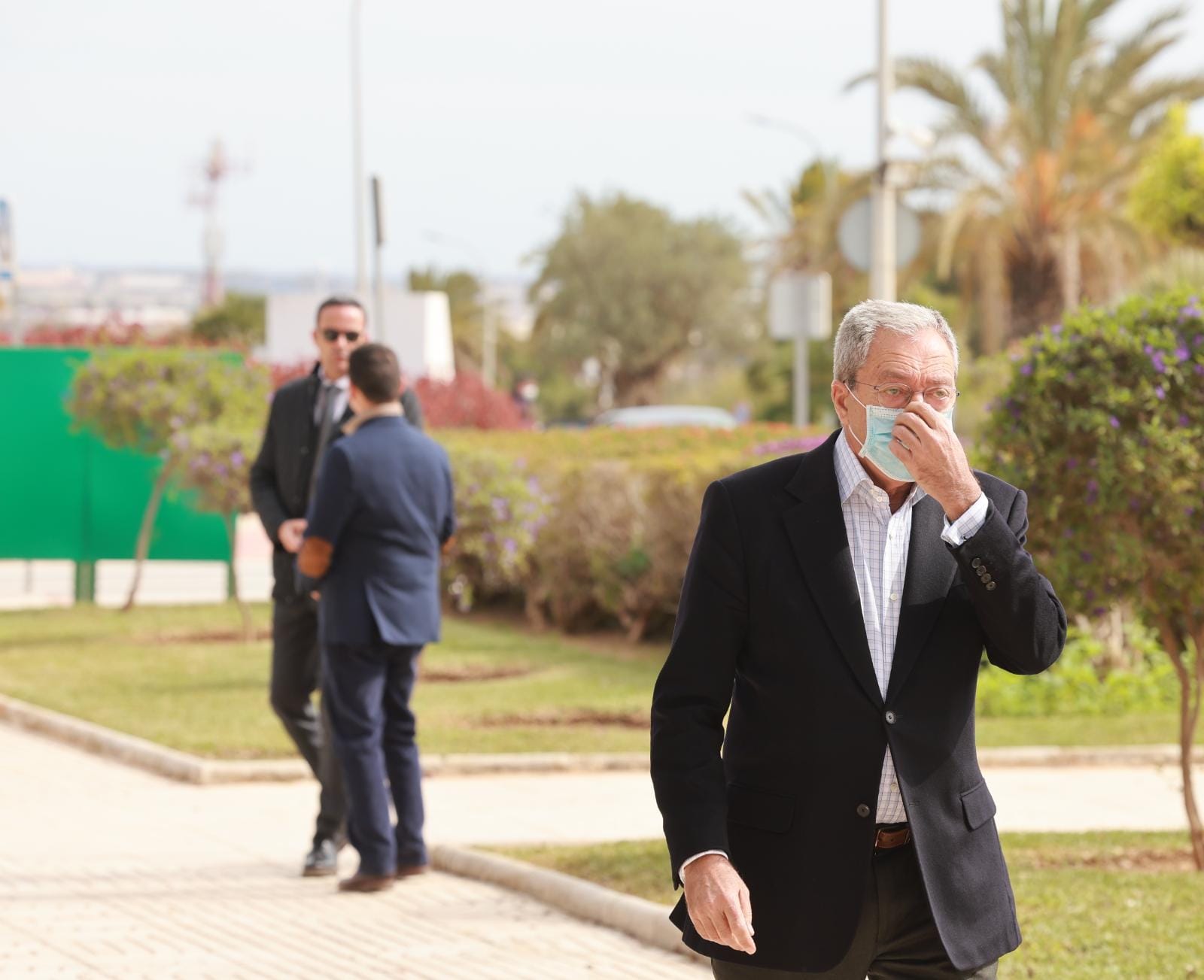 Autoridades, figuras del deporte y amigos, acuden a la despedida del que fuera consejero de Educación y exentrenador de baloncesto