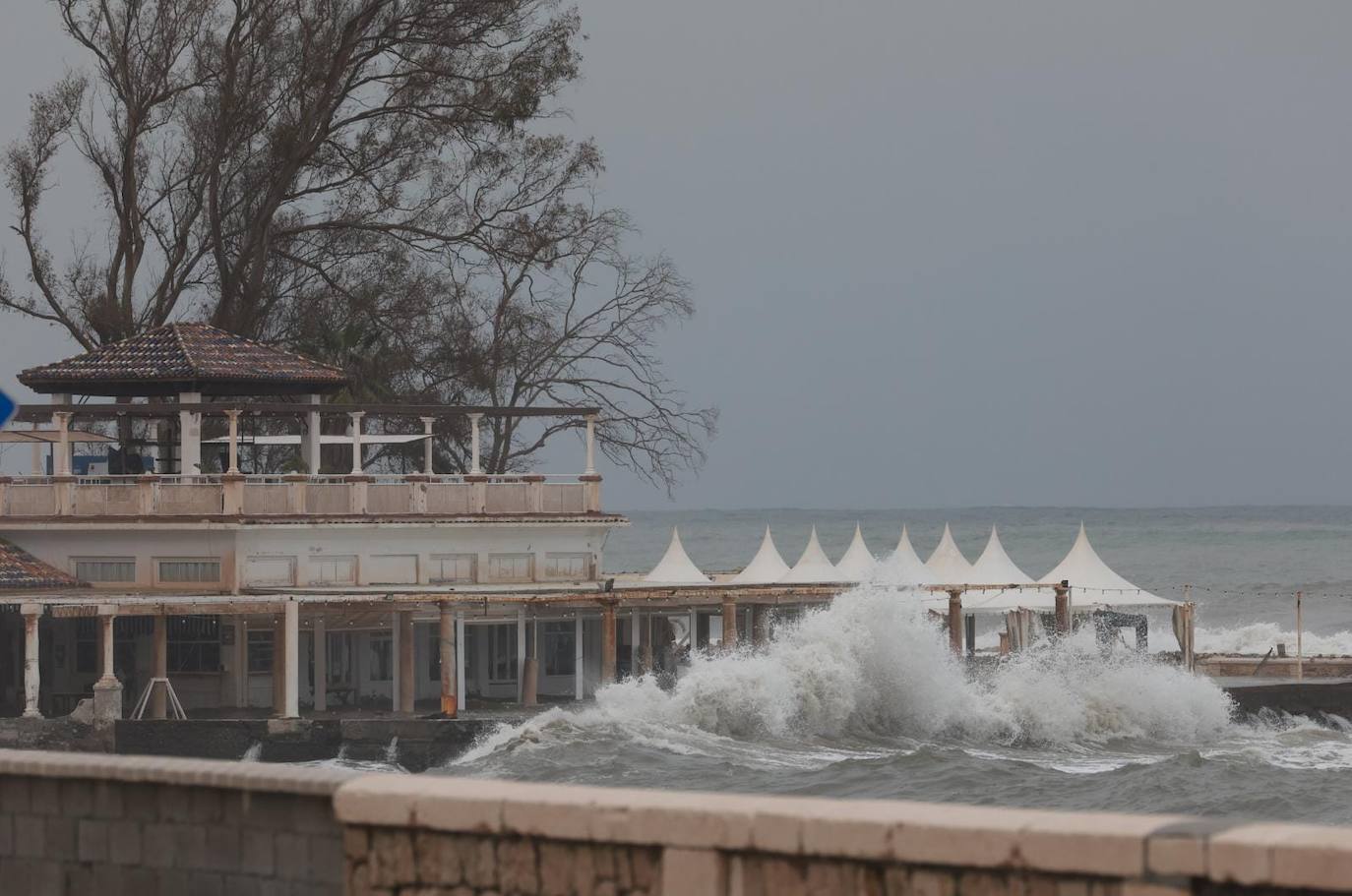 El fuerte oleaje agrava la pérdida de arena en el litoral de la provincia