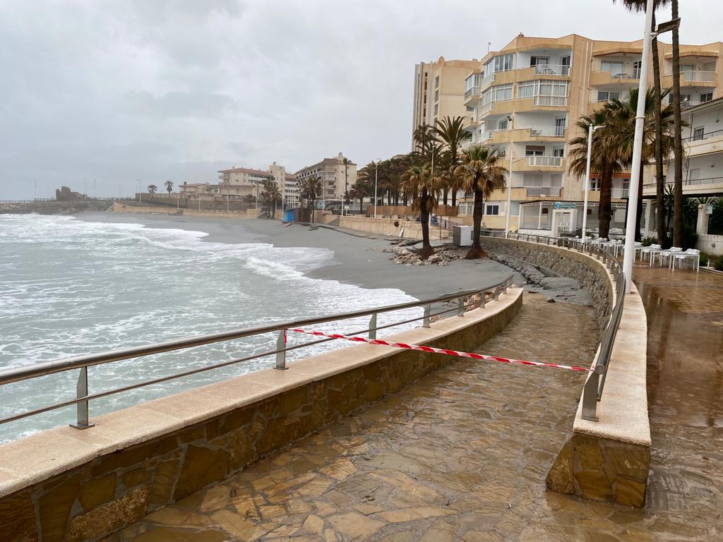 Playa La Torrecilla, en Nerja.