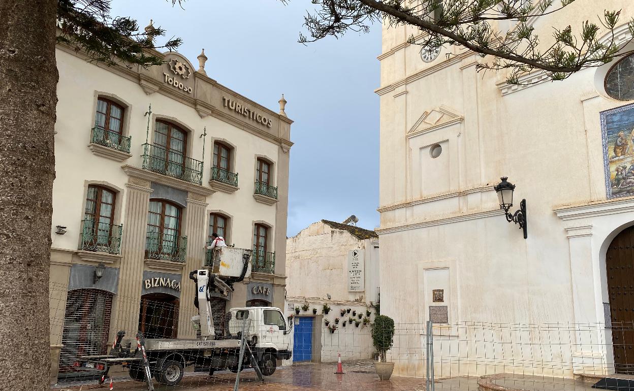 Imagen del solar donde se ubicará la futura biblioteca junto al Balcón de Europa. 