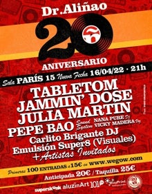 Imagen secundaria 2 - Jammín' Dose y Julia Martín, junto al cartel del concierto del 20 aniversario de Doctor Aliñao. 