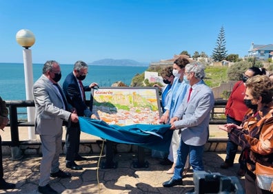 Imagen secundaria 1 - Tres imágenes de la inauguración del nuevo espacio rinconero. 