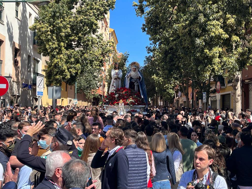 Las mejores imágenes de la tradicional misa del alba y posterior traslado del Cautivo y la Virgen de la Trinidad hasta su casa hermandad.