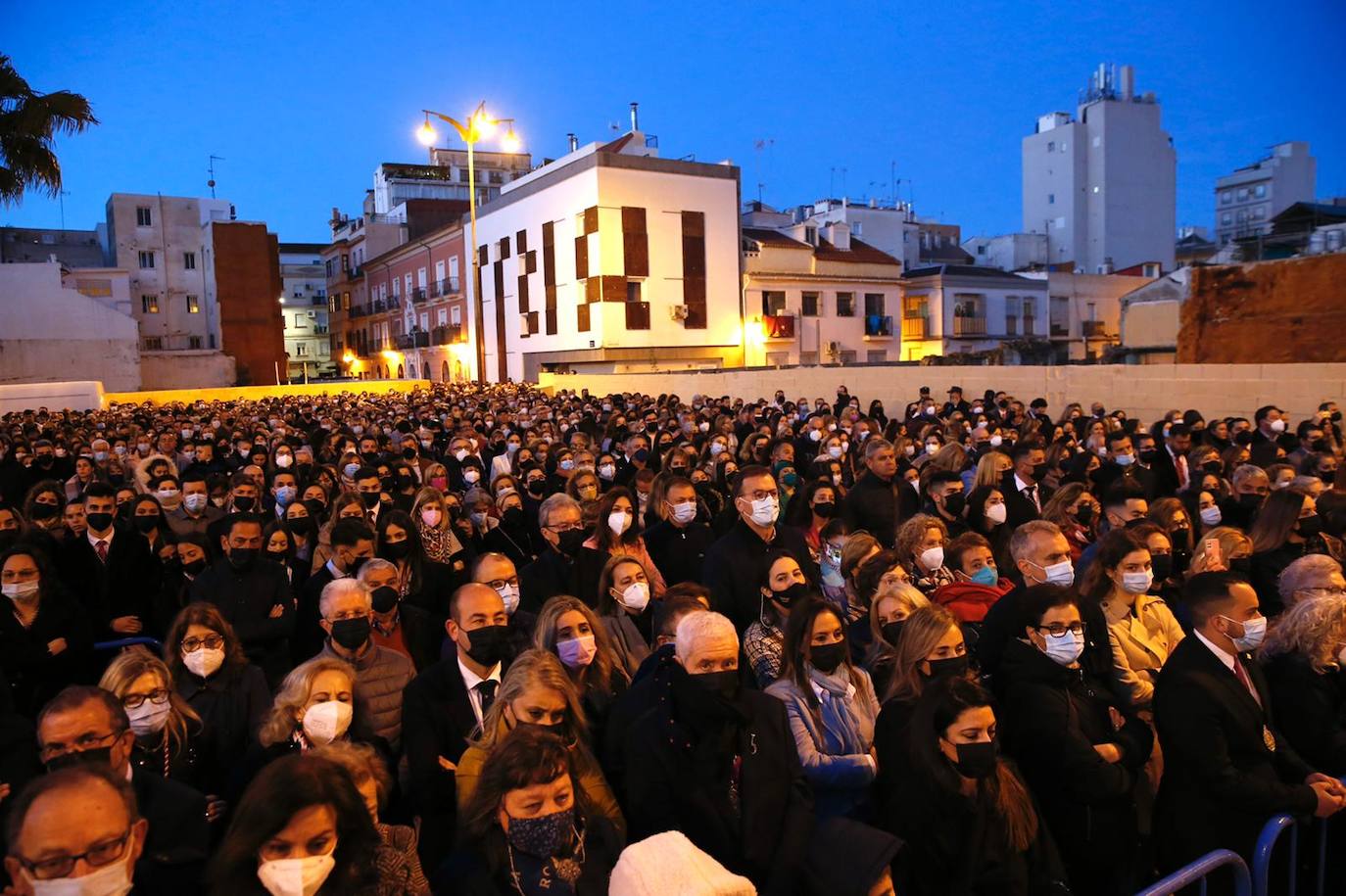 Las mejores imágenes de la tradicional misa del alba y posterior traslado del Cautivo y la Virgen de la Trinidad hasta su casa hermandad.