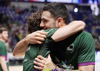 Imagen secundaria 1 - El recuerdo a Javier Imbroda emociona al Martín Carpena