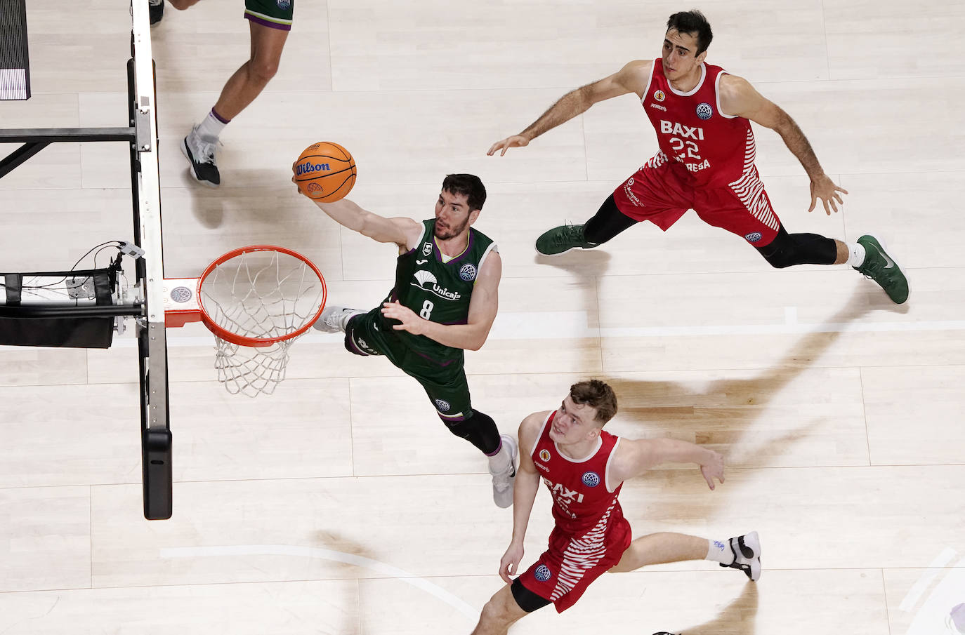 Derrota en casa del Unicaja ante el Baxi Manresa en la BCL. 