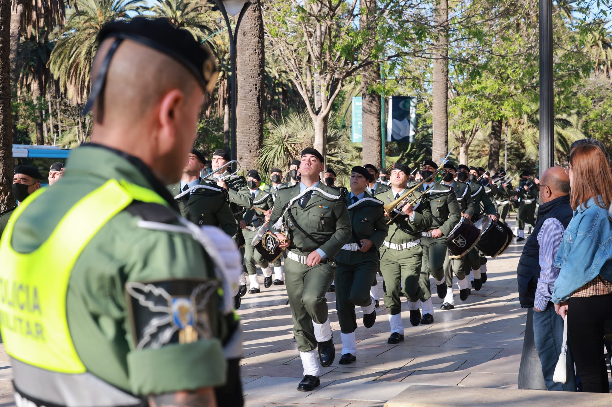 Desfile de la Brigada Paracaidista antes del desfile con Fusionadas este miércoles Santo