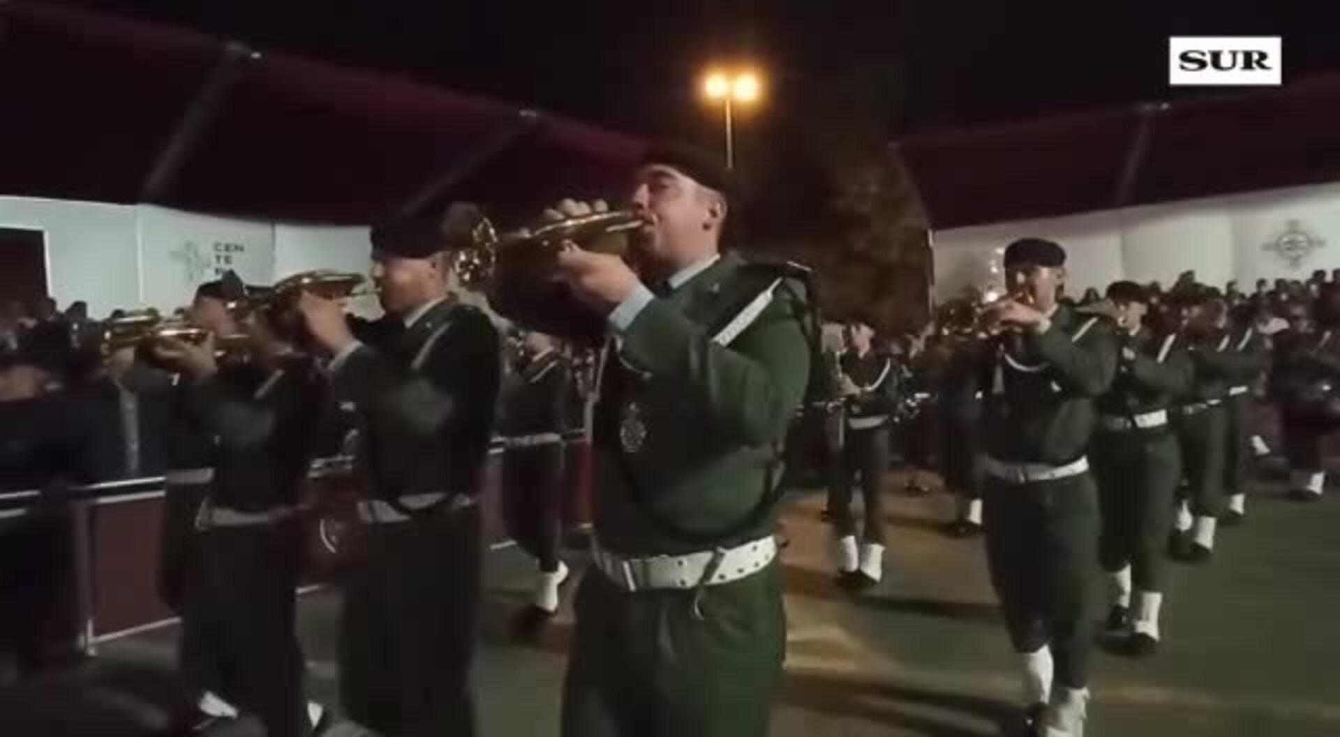 Acompañamiento de la brigada paracaidista al Cristo de Ánimas y Ciegos
