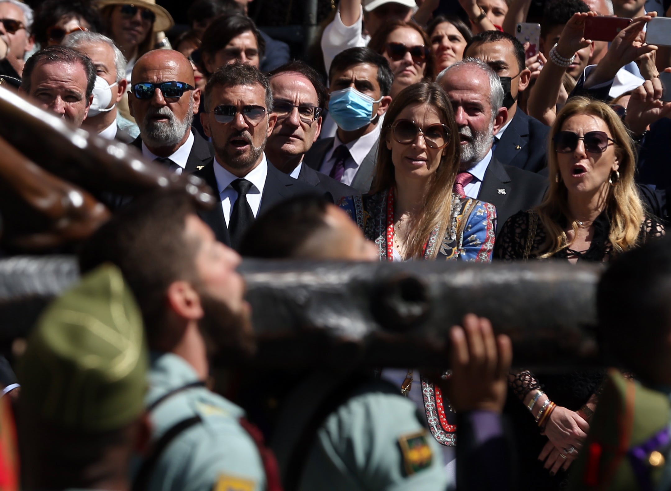 Las tropas han bajado del buque Contramaestre Casado en una nueva ubicación en el Puerto de Málaga