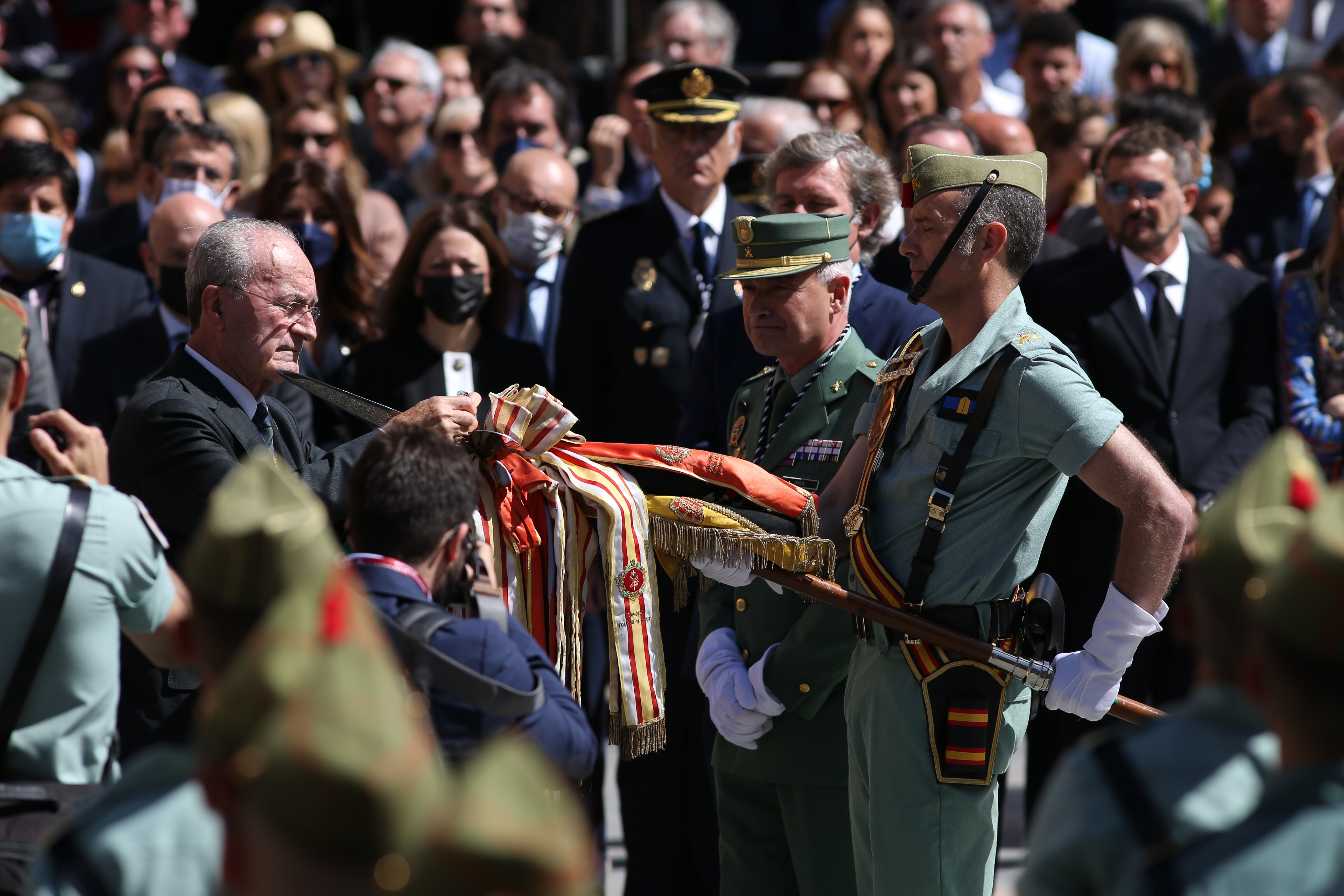 Las tropas han bajado del buque Contramaestre Casado en una nueva ubicación en el Puerto de Málaga