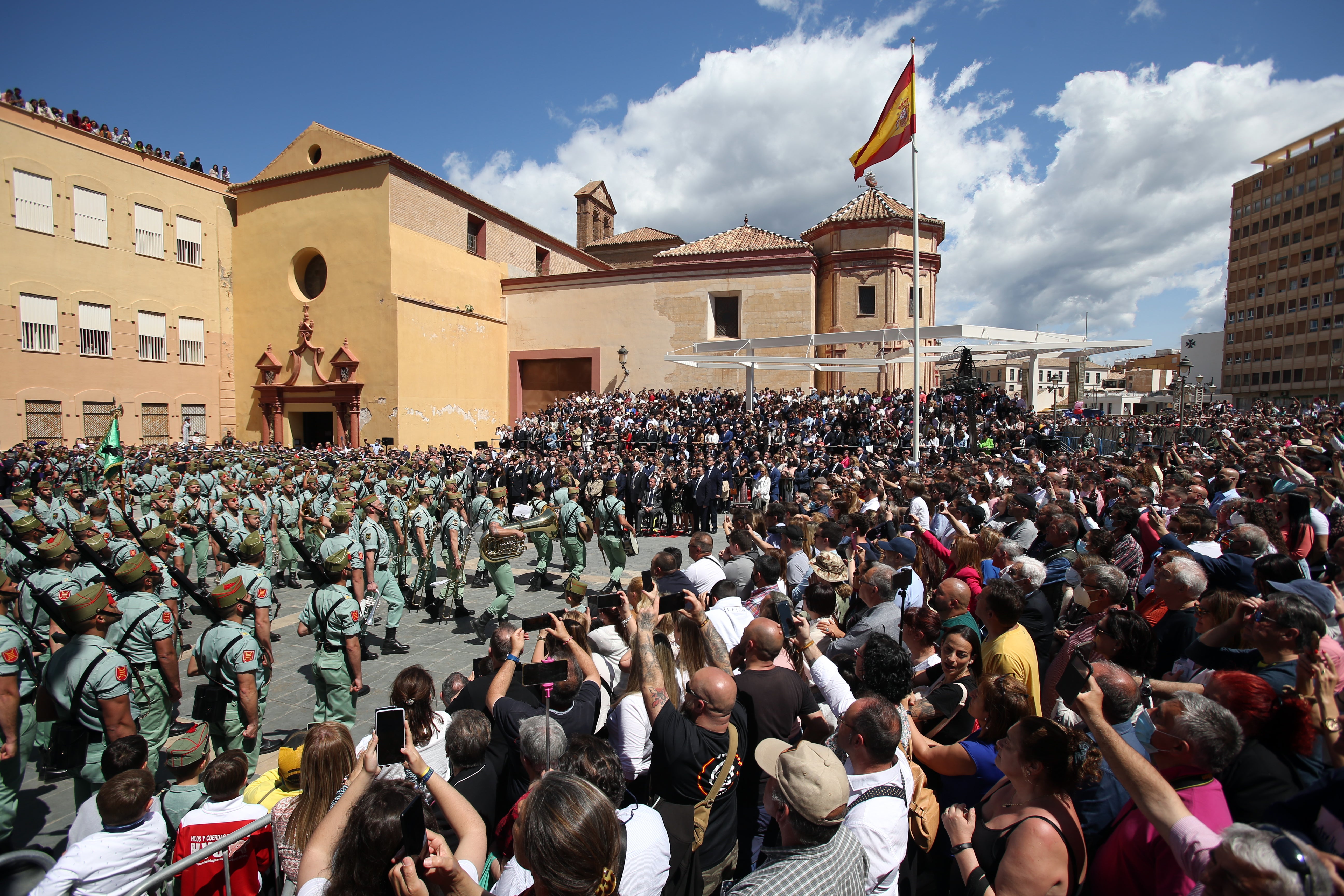 Las tropas han bajado del buque Contramaestre Casado en una nueva ubicación en el Puerto de Málaga