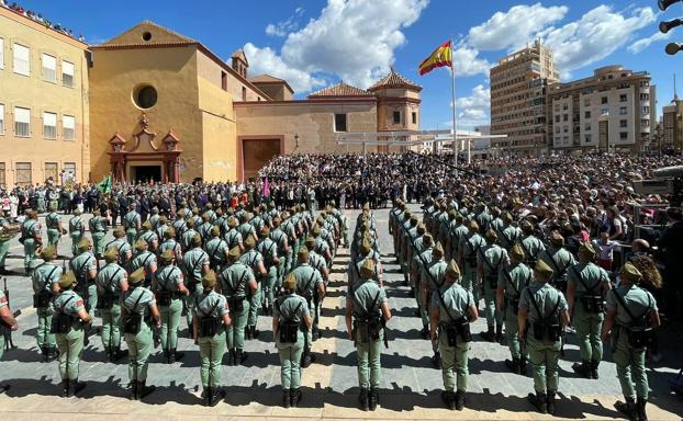 Málaga afianza su vínculo con La Legión