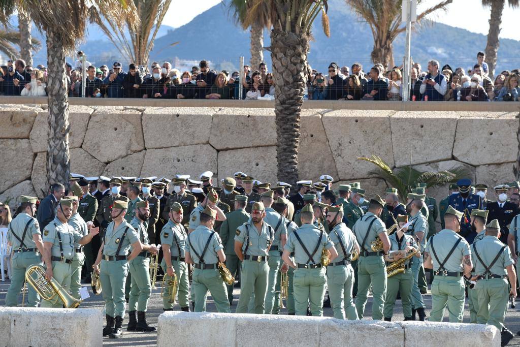 Las tropas han bajado del buque Contramaestre Casado en una nueva ubicación en el Puerto de Málaga