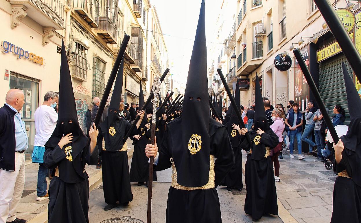 Únicamente se pidió presencia policial para garantizar la complicada maniobra del trono de la Virgen