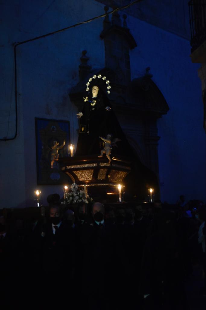 Las mejores imágenes de las cofradías del Viernes Santo en Málaga. Procesionan Monte Calvario, Descendimiento, Dolores de San Juan, Amor, Traslado, Piedad, Sepulcro y Servitas.