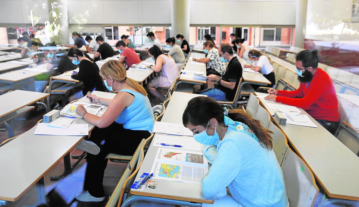 Opositores durante un examen, en una imagen de archivo. 