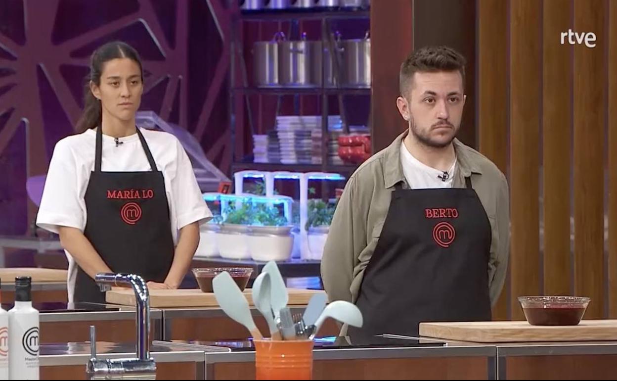 Dos de los aspirantes durante la primera gala del 'talent culinario', María Lo y Berto. 