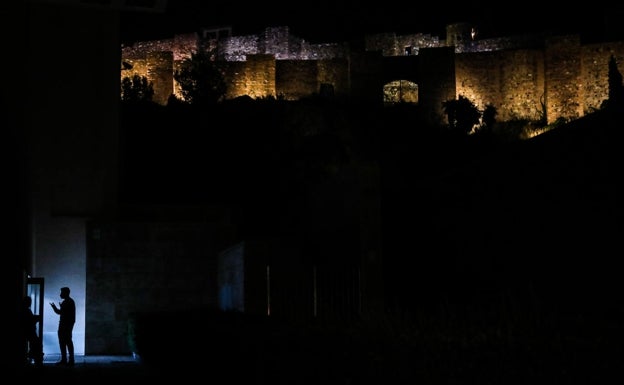 Imagen principal - La primera imagen es la ganadora del concurso. La fotografía en blanco y negro ha quedado en segundo lugar. La última es la tercera premiada.