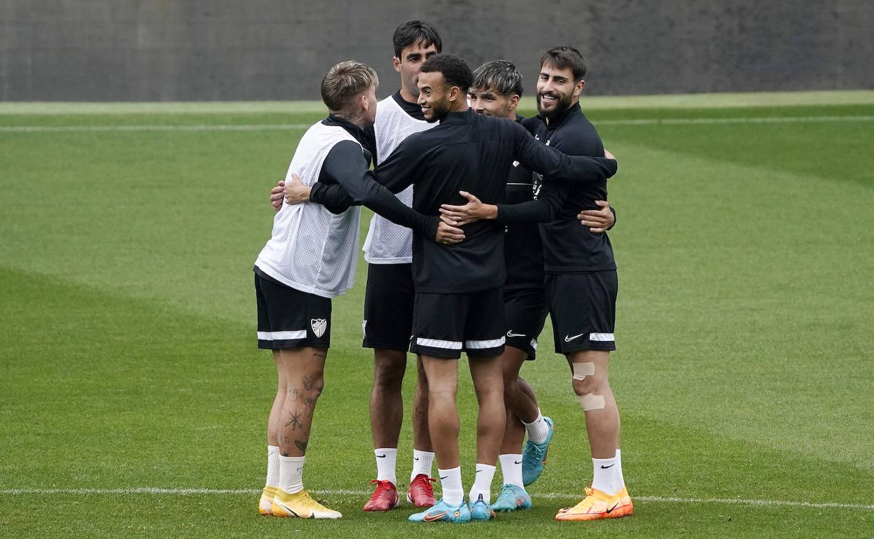 Brandon, Escassi, Hicham, Kevin y Luis Muñoz, en el entrenamiento de ayer.