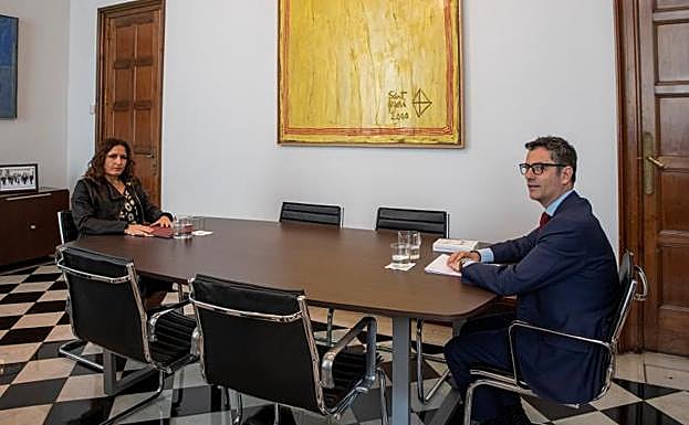 El ministro de la Presidencia, Félix Bolaños, durante la reunión con su homóloga catalana, la consejera Laura Vilagrà. 