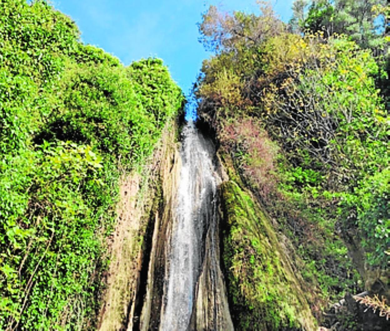 Salto de agua. j. a.