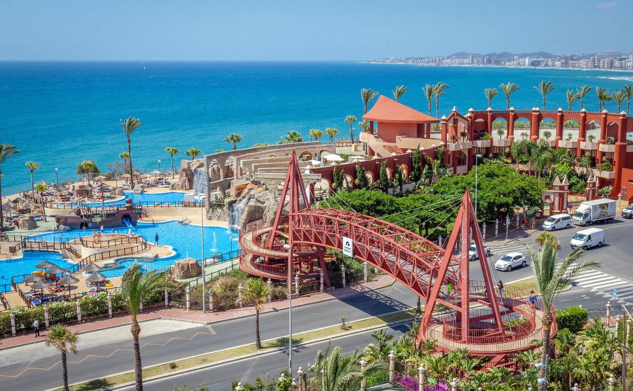 Vista del club de playa del complejo turístico Holiday World. 