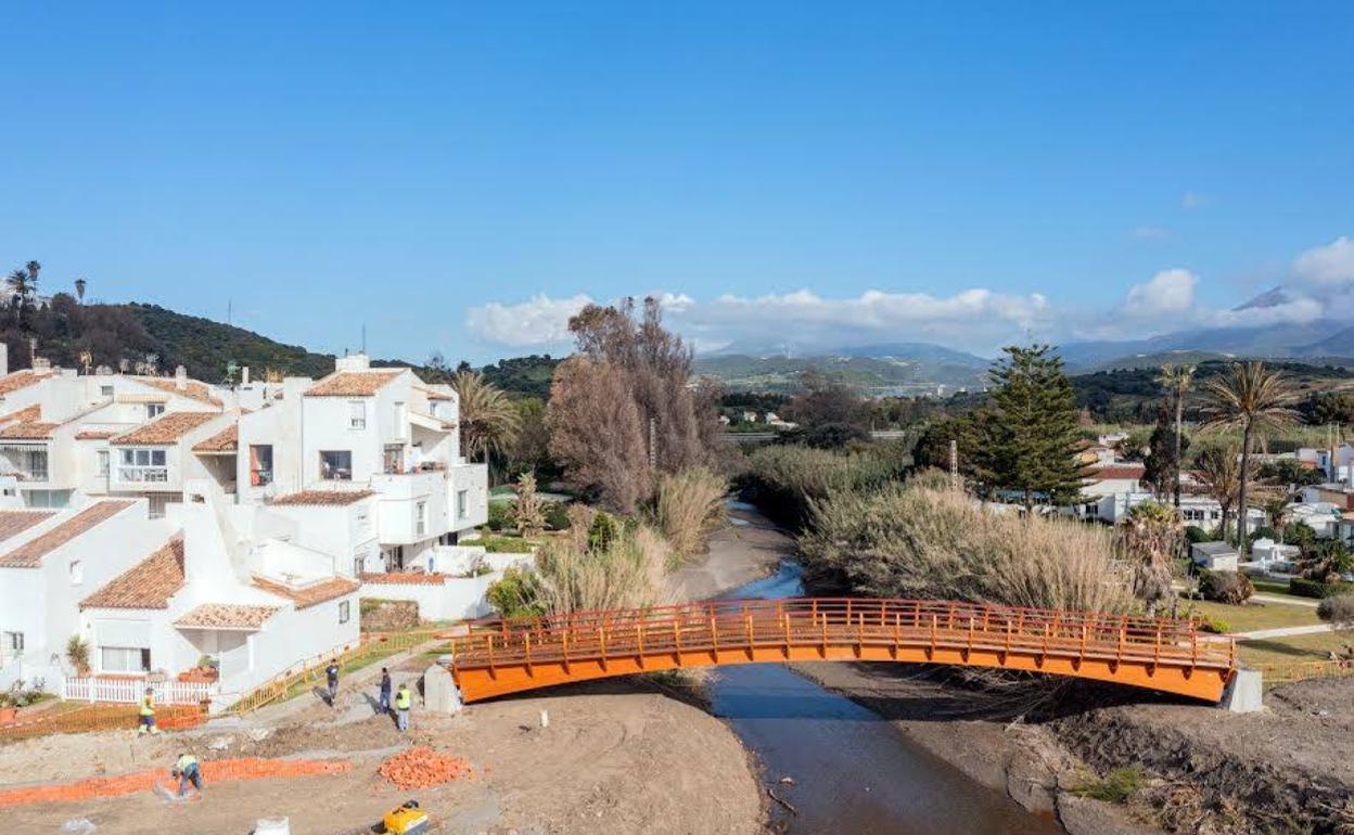 Puente sobre Arroyo Vaquero, en Estepona. 