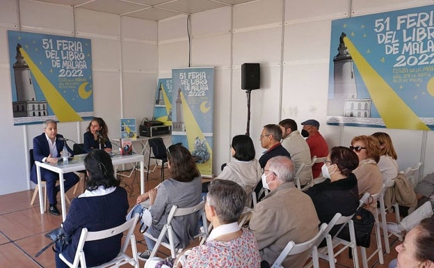 Vicente Vallés, junto a Isabel Guerrero, en la presentación de su thriller 'Operación Kazán'. 