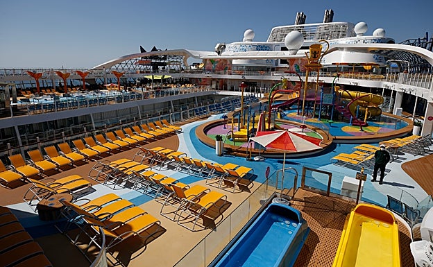 Imagen principal - «He estado en nueve cruceros, pero esto parece otro mundo»