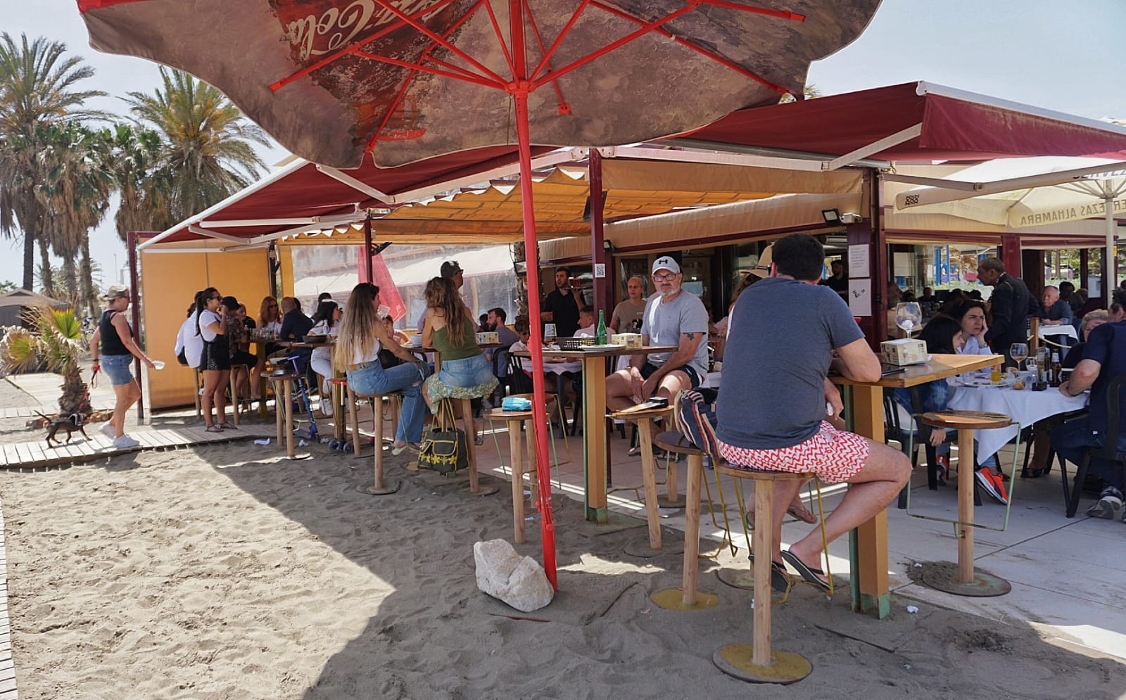 Fotos: 1 de mayo: Málaga se anticipa a la temporada alta con las mesas y las hamacas de las playas llenas