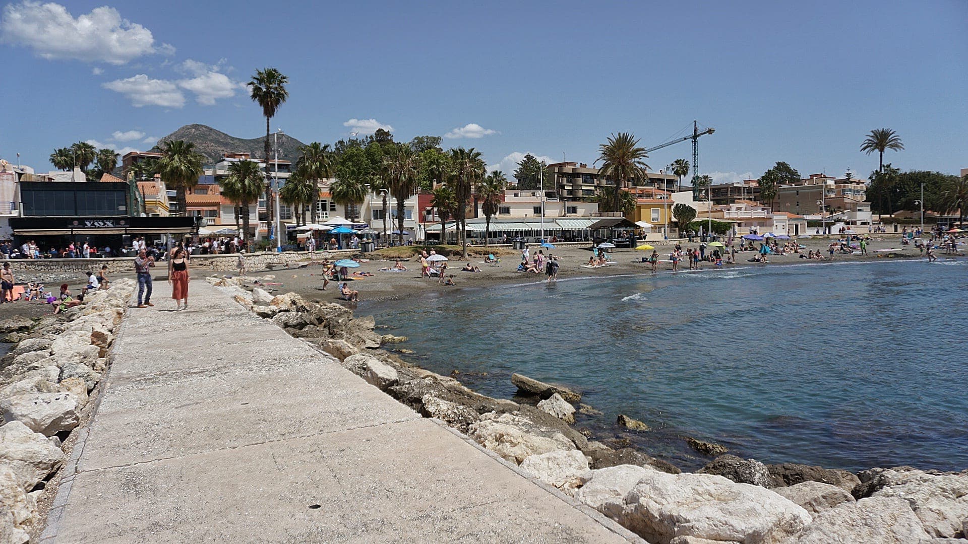 Fotos: 1 de mayo: Málaga se anticipa a la temporada alta con las mesas y las hamacas de las playas llenas