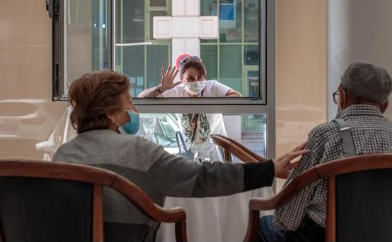 Coronavirus: Andalucía registra 1.877 usuarios y 707 trabajadores de residencias positivos Covid