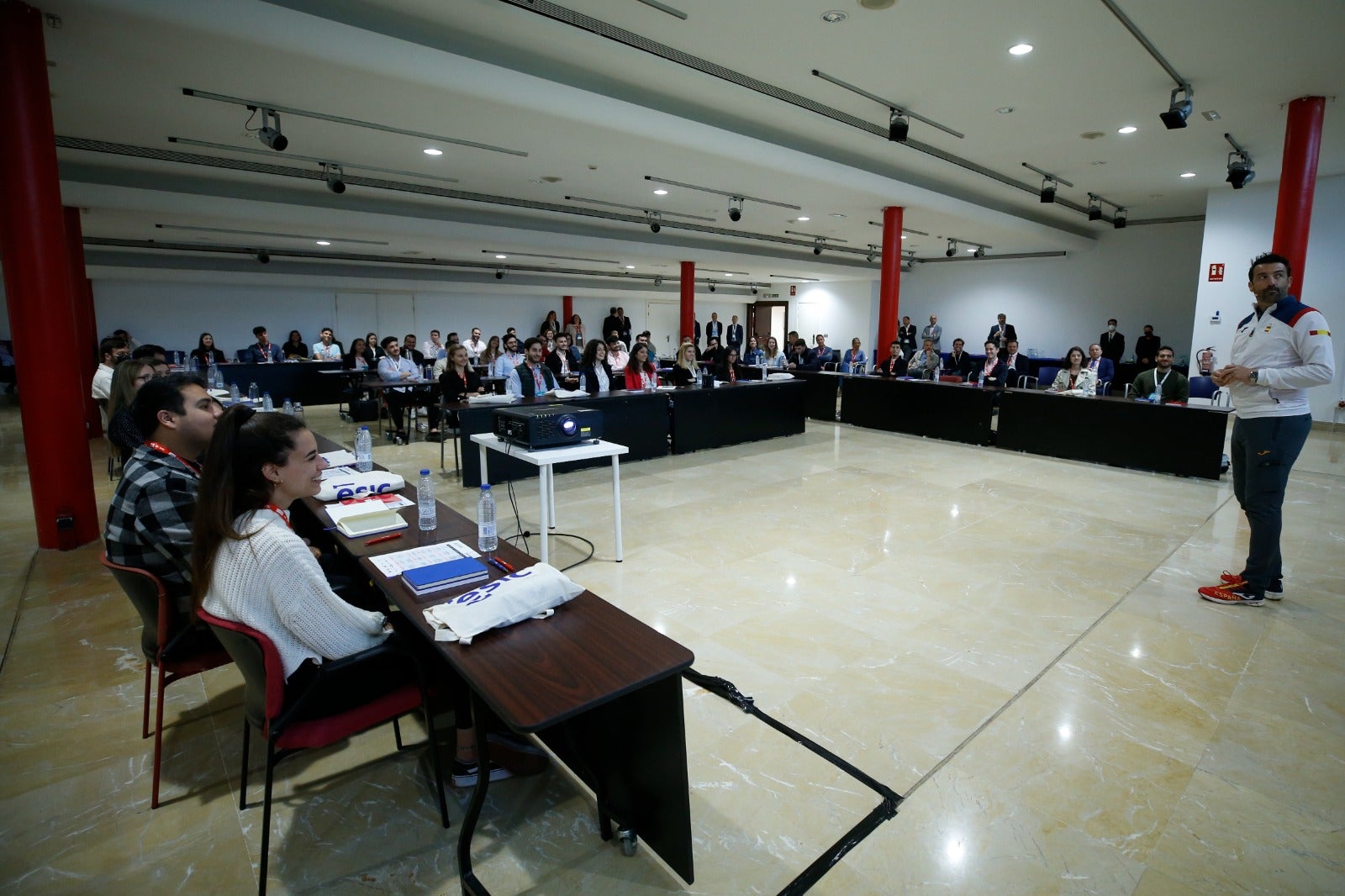 Los 50 seleccionados reciben instrucciones prácticas de las empresas más punteras de la provincia, en la segunda edición de este proyecto que se celebrara en el Palacio de Ferias