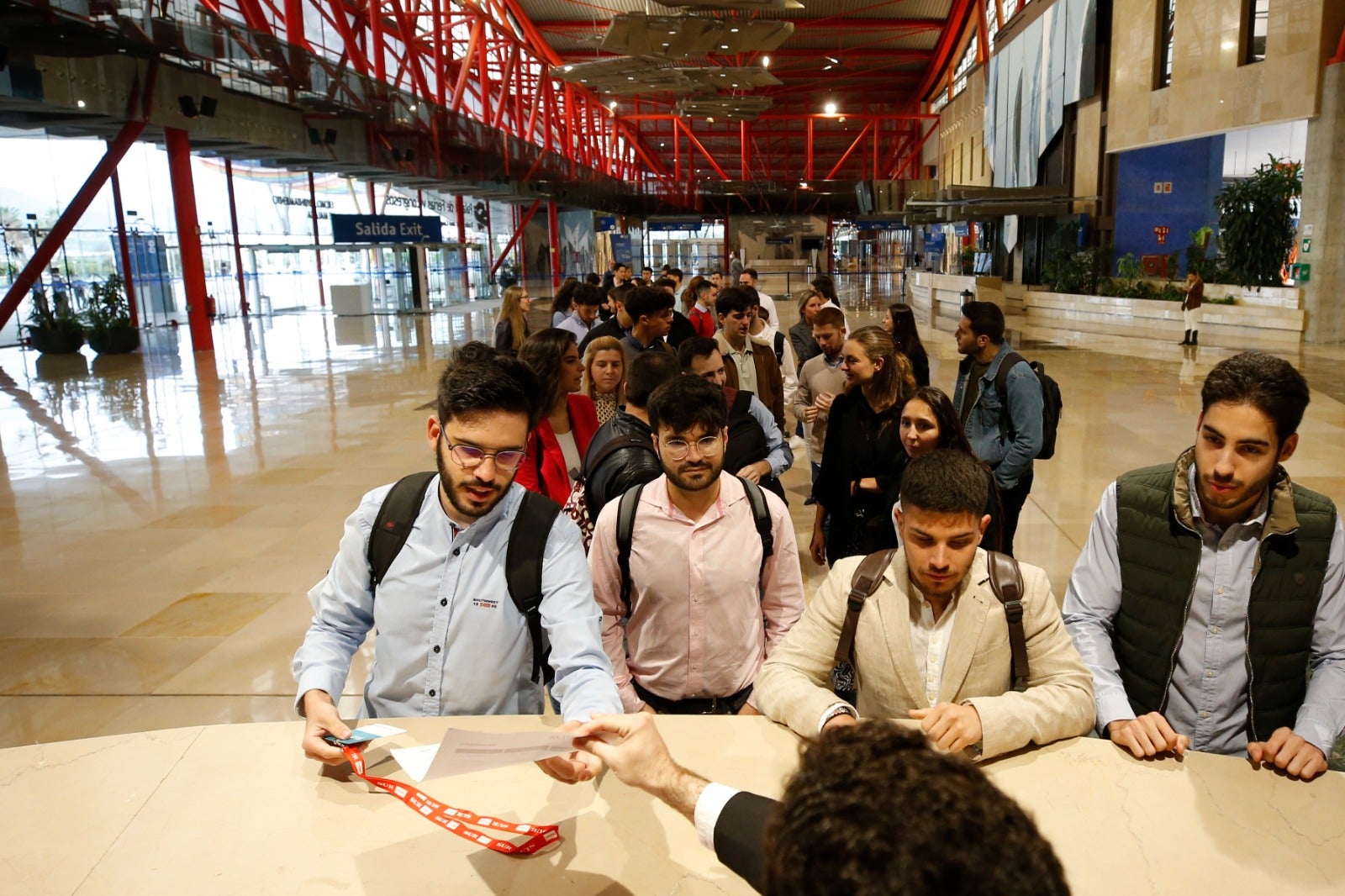 Los 50 seleccionados reciben instrucciones prácticas de las empresas más punteras de la provincia, en la segunda edición de este proyecto que se celebrara en el Palacio de Ferias