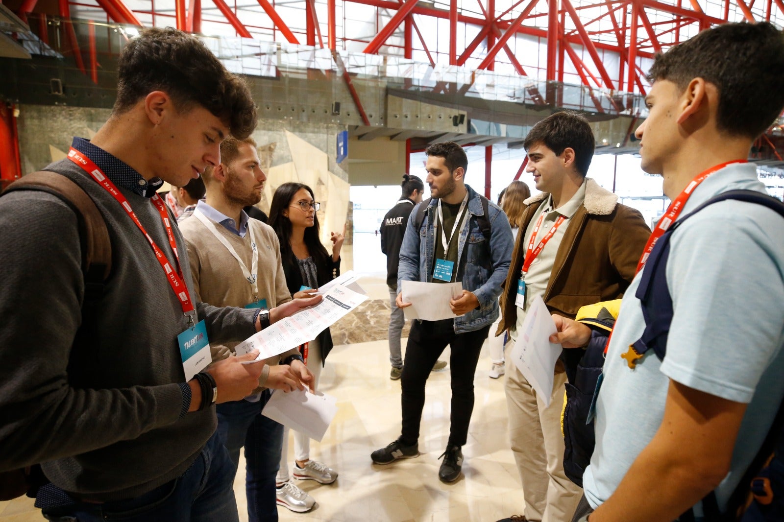 Los 50 seleccionados reciben instrucciones prácticas de las empresas más punteras de la provincia, en la segunda edición de este proyecto que se celebrara en el Palacio de Ferias