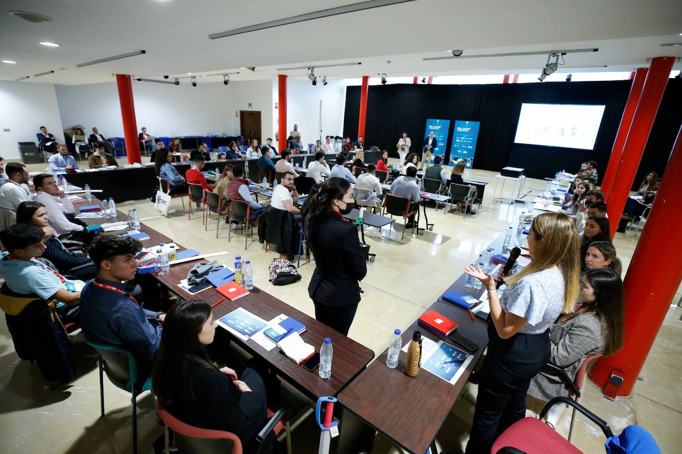 Los 50 seleccionados reciben instrucciones prácticas de las empresas más punteras de la provincia, en la segunda edición de este proyecto que se celebrara en el Palacio de Ferias