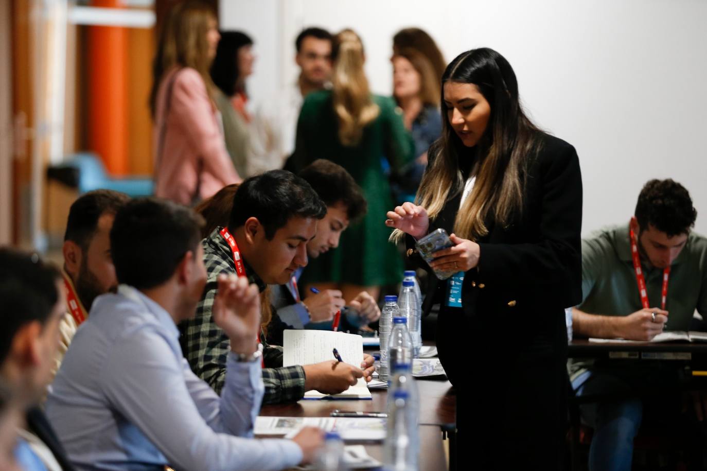 Los 50 seleccionados reciben instrucciones prácticas de las empresas más punteras de la provincia en la segunda edición de este proyecto, que se celebra en el Palacio de Ferias